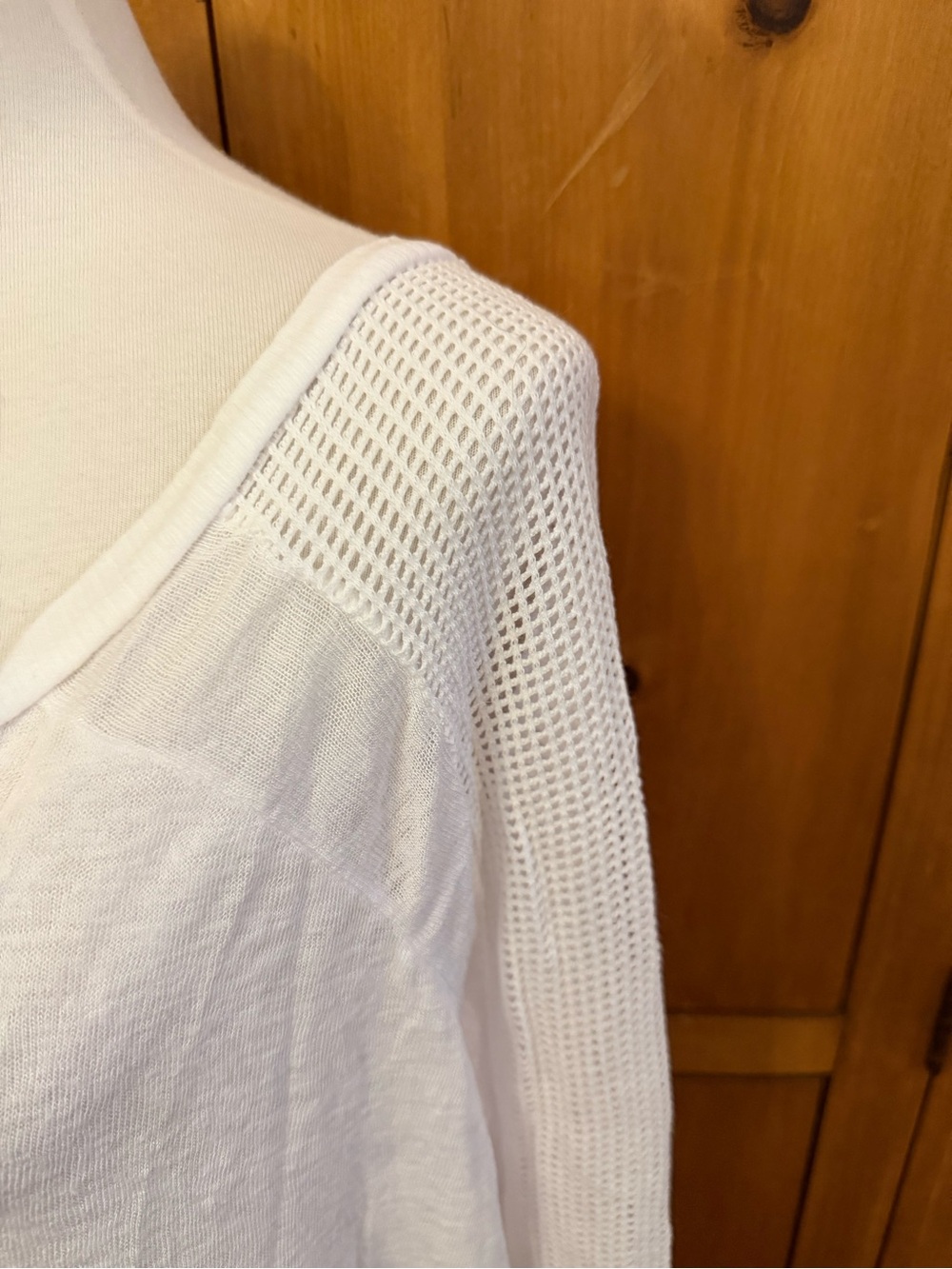 T*Party Women’s White Lightweight Knit Long-Sleeve Top, NWT - Picture 2 of 5